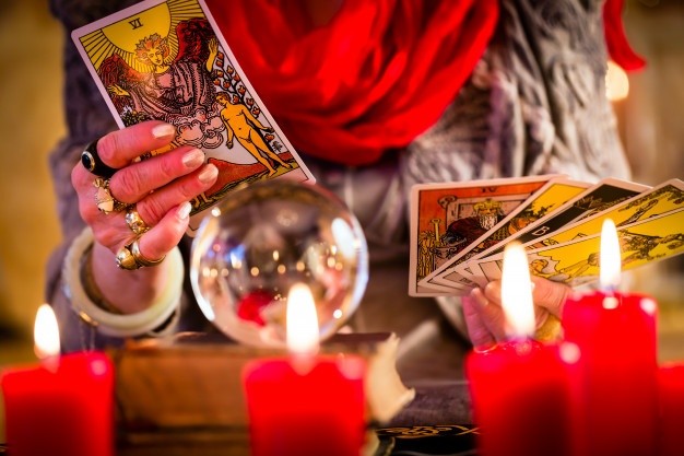fortuneteller-during-session-with-tarot-cards_79405-994.jpg